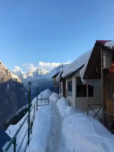 Hotel Blue Popy Auli