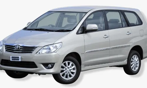 7 Seater Innova for Chardham Tour - Front View