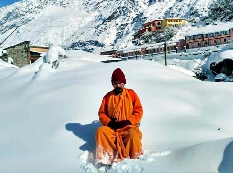 sadhu meditation at badrinath-2