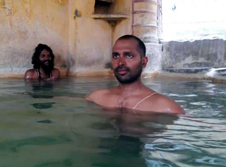 sadhu meditation at badrinath-3