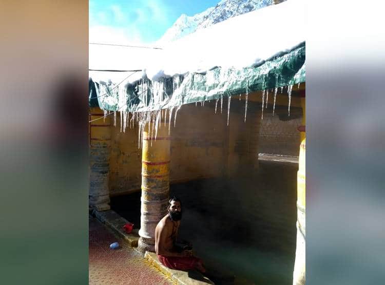 sadhu meditation at badrinath-4