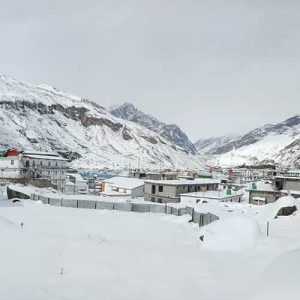 Read on to Know Why These 23 People are Braving Record Snowfall in Badrinath