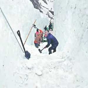 Pilgrims to Reach Baba Kedar via Snow Covered Routes, a Wonderful Sight