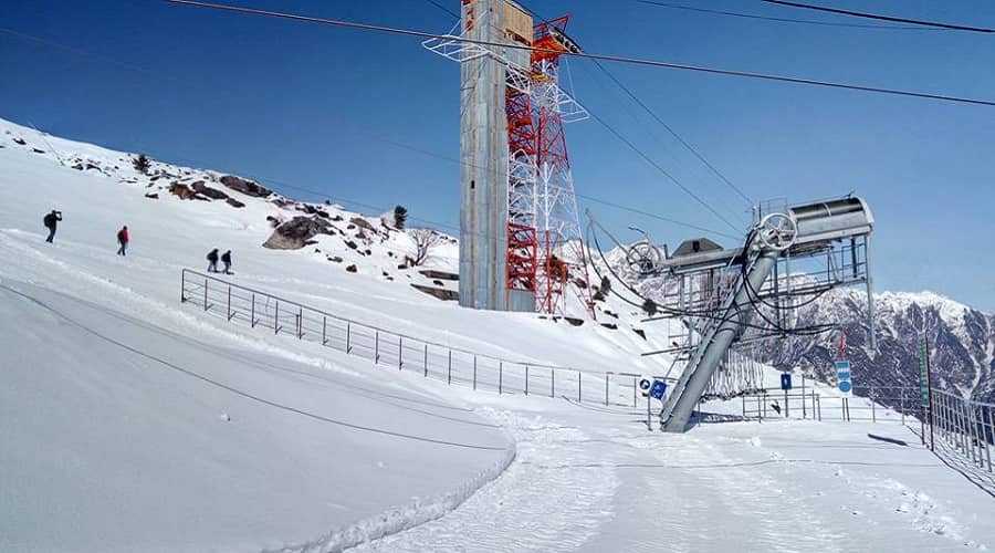 Skiing in Auli