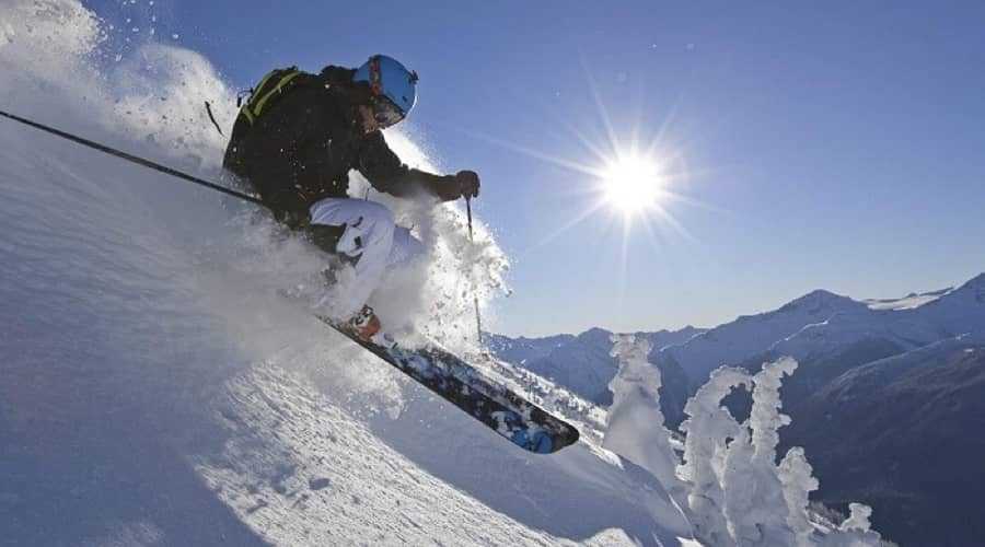 Snowboarding in Auli