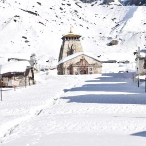 White Curfew in Kedarnath Dham, Half of the temple is covered with thick sheets of snow, appealing pictures are surfaced