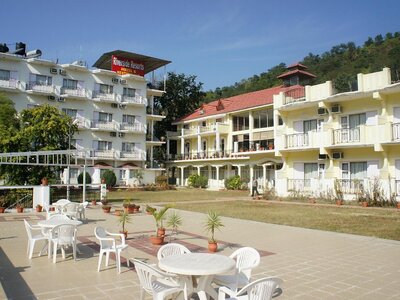 Riverside Resort