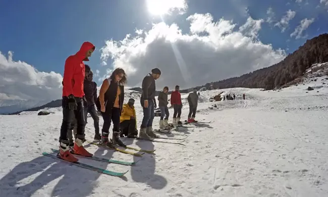 Basic Snow Boarding Course in Auli
