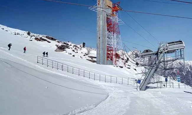 Basic Snow Boarding Course in Auli